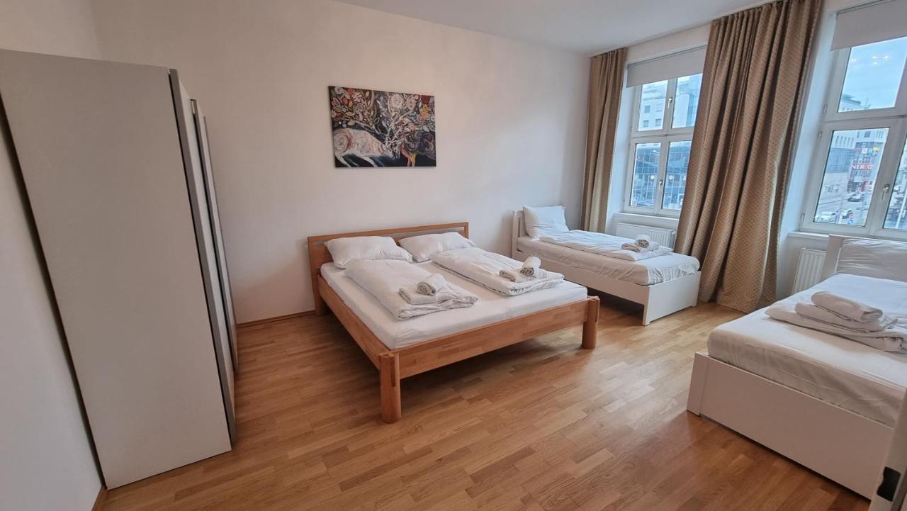 Sunny Apartment Next To Metro 1Br Viena Exterior foto