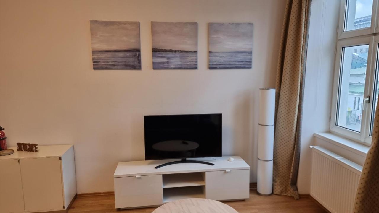 Sunny Apartment Next To Metro 1Br Viena Exterior foto