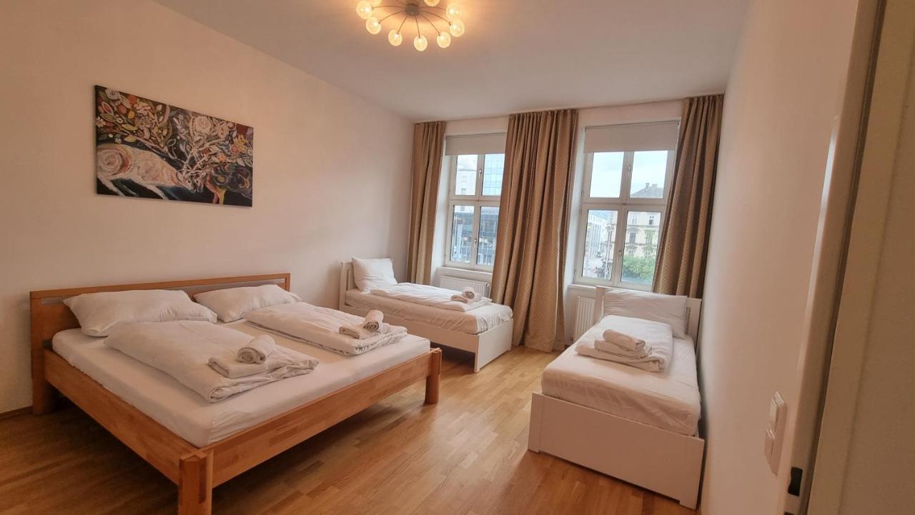 Sunny Apartment Next To Metro 1Br Viena Exterior foto