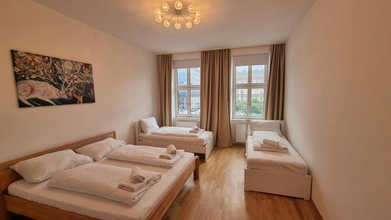 Sunny Apartment Next To Metro 1Br Viena Exterior foto