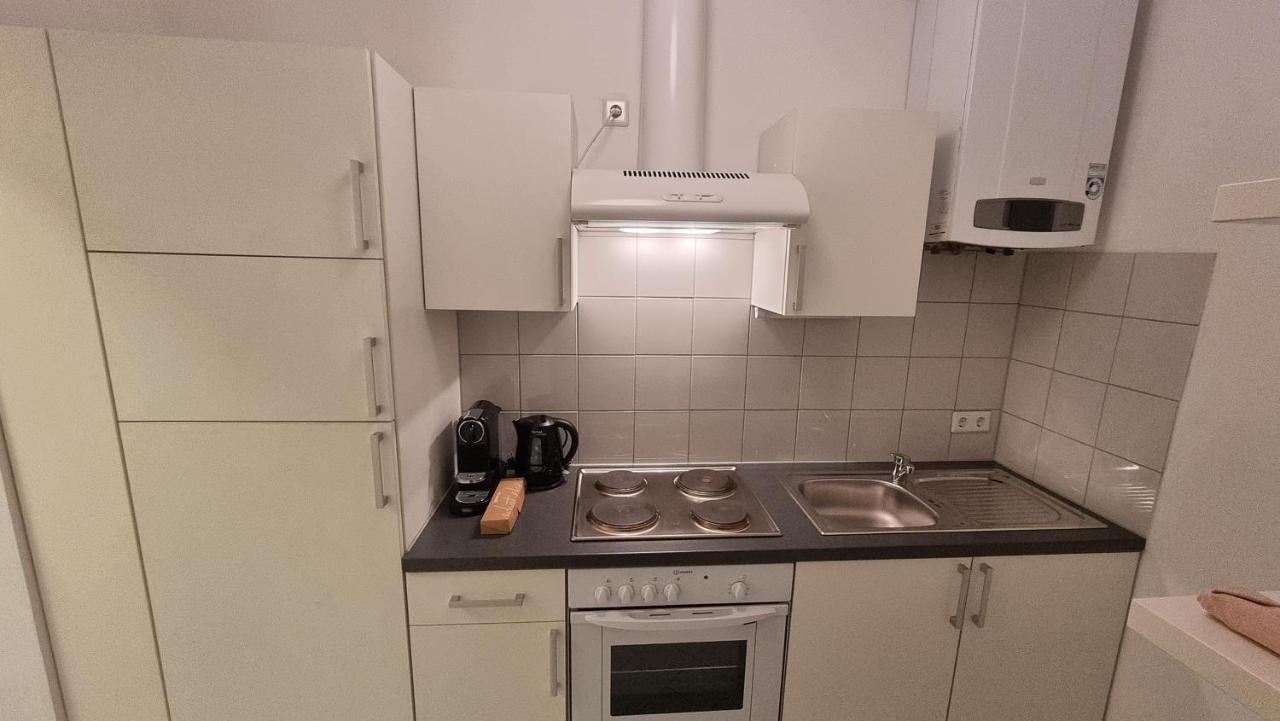 Sunny Apartment Next To Metro 1Br Viena Exterior foto